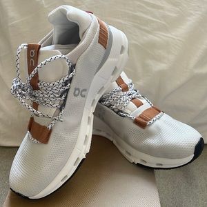 Oncloud cloudnova running shoes in white/pecan. Never worn - size 6